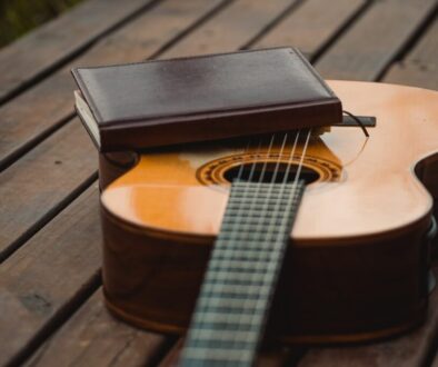 Czym jest polska piosenka folklorystyczna i jak różni się w zależności od regionu