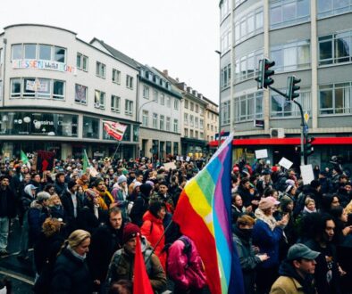 Jak powstają badania opinii publicznej i dlaczego są ważne dla społeczności